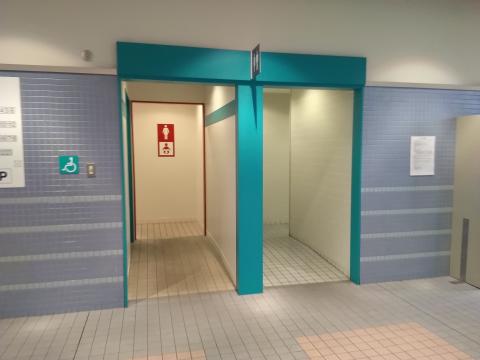 三階トイレ