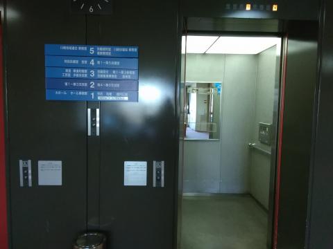 サンピアンかわさき　エレベータ
